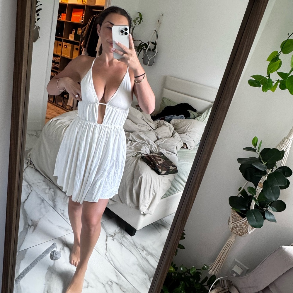 Size 6 OhPolly White Backless Halter Dress